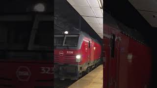 DSBs Siemens Vectron lokomotiv og dobbeltdækkervogne på Nørreport Station dsb danmark [upl. by Rheinlander468]