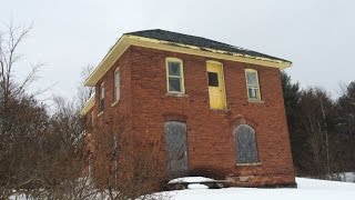 Exploring an Abandoned House in Muskoka Ontario Canada [upl. by Schriever]