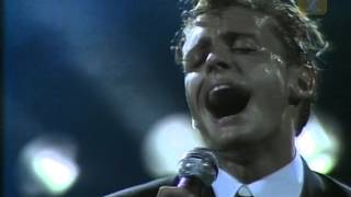 Luis Miguel Fría como el viento Festival de Viña 1990 [upl. by Ewen]