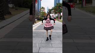 Robot or real girl dance ello pop dancer asian shorts [upl. by Casimir]