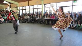 Pareja ganadora del Campeonato Comunal Escolar de cueca 2016 Enseñanza Básica Los Ángeles [upl. by Luelle]