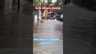 di tepis mentalbola berenang di tempat banjir [upl. by Nomrah]