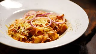 Amatriciana Fredda con Guanciale Croccante e Pecorino Romano  Le Ricette di Molto Italiano [upl. by Oakman275]