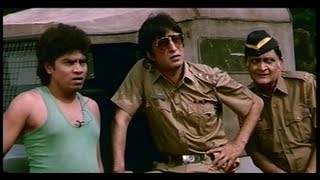 Inspector Shakti Kapoor brings Johnny Lever to the College to Identify the Killers Khiladi [upl. by Scharf]