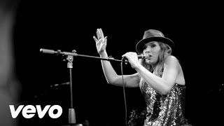 ZZ Ward  Grinnin in Your Face Live at The Troubadour [upl. by Noynek563]