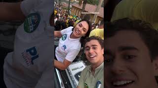 Nikolas Ferreira e Michelle Bolsonaro em cima do carro [upl. by Megan]