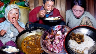 chicken curry manjitas cooking in her Himalayan shed for her family  shepherd life [upl. by Okorih]