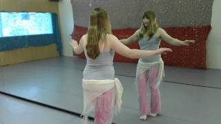 Belly Dancing A Back Hip Twist الرقص الشرقي تويست هوب العودة، [upl. by Stutzman21]