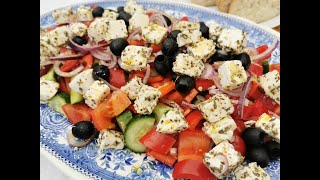 Griechischer Bauernsalat köstlich wie der Sommer Salat Rezept [upl. by Gnud888]