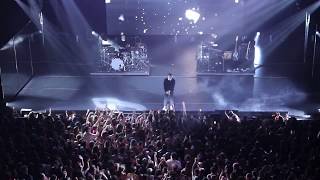 Loic Nottet applaudi à la fin de son concert à Paris [upl. by Cirdahc]