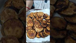 Baingan 🍆kachri recipe  Crispy  Instant  Baingan bhaja  Baingan tawa fry recipe food [upl. by Juta612]