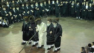 Satmar Rebbe R’ Zalmen Leib Dancing Mitzvah Tantz At His Grandson’s Wedding [upl. by Saoj]