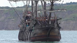 Sailing ship Andalucía runs aground entering Scarborough harbour for the Sea fest event [upl. by Lashar]