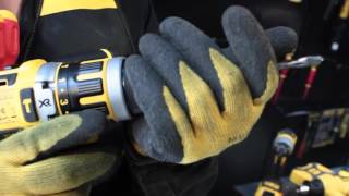 Como trabaja el TALADRO ATORNILLADOR INALAMBRICO CON PERCUSIÓN DCD795D2 de Dewalt [upl. by Noeled]