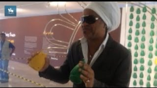 Carlinhos Brown toca a Caxirola o instrumento oficial da Copa de 2014 [upl. by Latsirhc]