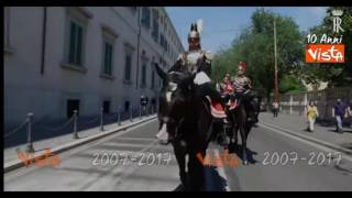 Limmancabile cane mascotte per il cambio solenne della guardia al Quirinale [upl. by Giorgi]