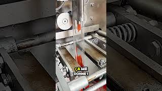 Voici une machine incroyable qui met en sachet les sauces  usine machine sauce agroalimentaire [upl. by Anele]