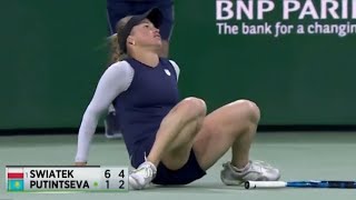 PUTINTSEVA CAUGHT CHEATING VS 🇵🇱 ŚWIĄTEK INDIAN WELLS R16 UMPIRE ASKS HER TO STOP AT CHANGEOVER [upl. by Nesyrb]