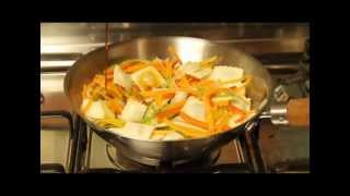 Recetas  Wok de verduras y ravioles  La Salteña [upl. by Ecidnac]