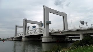 Grootste hefbrug ter wereld  Botlekbrug  Rotterdam Hoogvliet 2015 [upl. by Brozak]