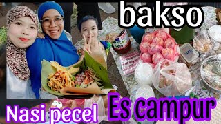 SELAMAT ULANG TAHUN TEMAN ll MENU KOMPLIT NASI PECEL MAKAN PAKAI DAUN PISANG tkwtaiwan [upl. by Enidualc717]