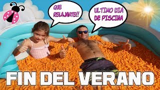 Nos BAÑAMOS en CHEETOS  Fin del verano  Los juguetes de Arantxa [upl. by Aivatnohs]