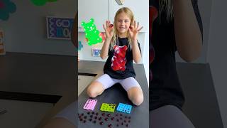 Lia macht Gummibärchen selber 😍 diy selbstgemacht kinder lernen kindervideo gummibär shorts [upl. by Niwrud]