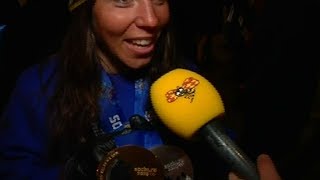 Här visar Charlotte Kalla upp sina medaljer [upl. by Anrim601]