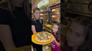 Η ΑΝΔΡΙΑΝΑ ΦΤΙΑΧΝΕΙ ΠΙΤΣΑ ΣΤΗ FunghiPizzaAndPasta ΜΑΖΙ ΜΕ ΤΗΝ ΚΥΡΙΑ ΖΑΝΑ andriana pizza shorts [upl. by Jinny]