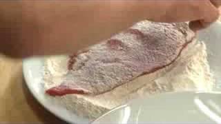 Das perfekte Schnitzel  Wiener Schnitzel braten [upl. by Eirrotal]